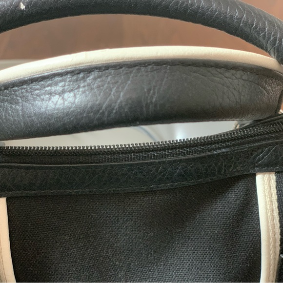 Lacoste Purse - Picture 3 of 9